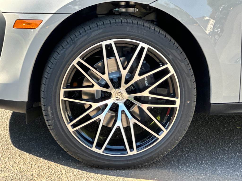 Thumbnail: 2026 Porsche Macan - 8