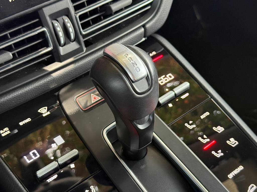 Thumbnail: 2023 Porsche Macan - 15