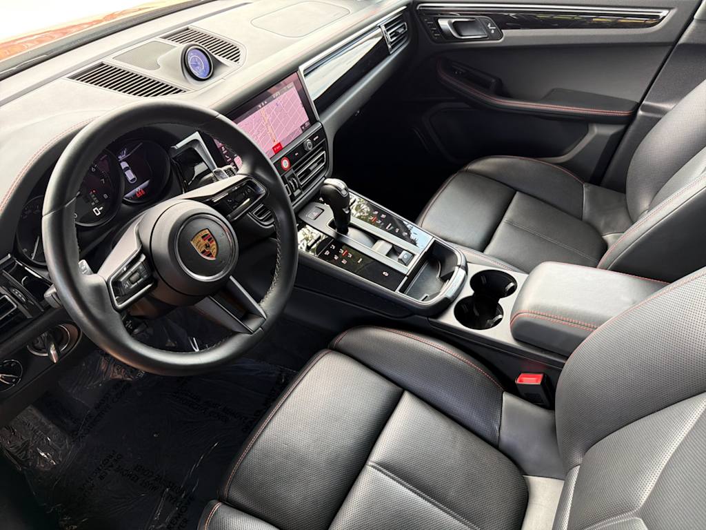 Thumbnail: 2023 Porsche Macan - 2