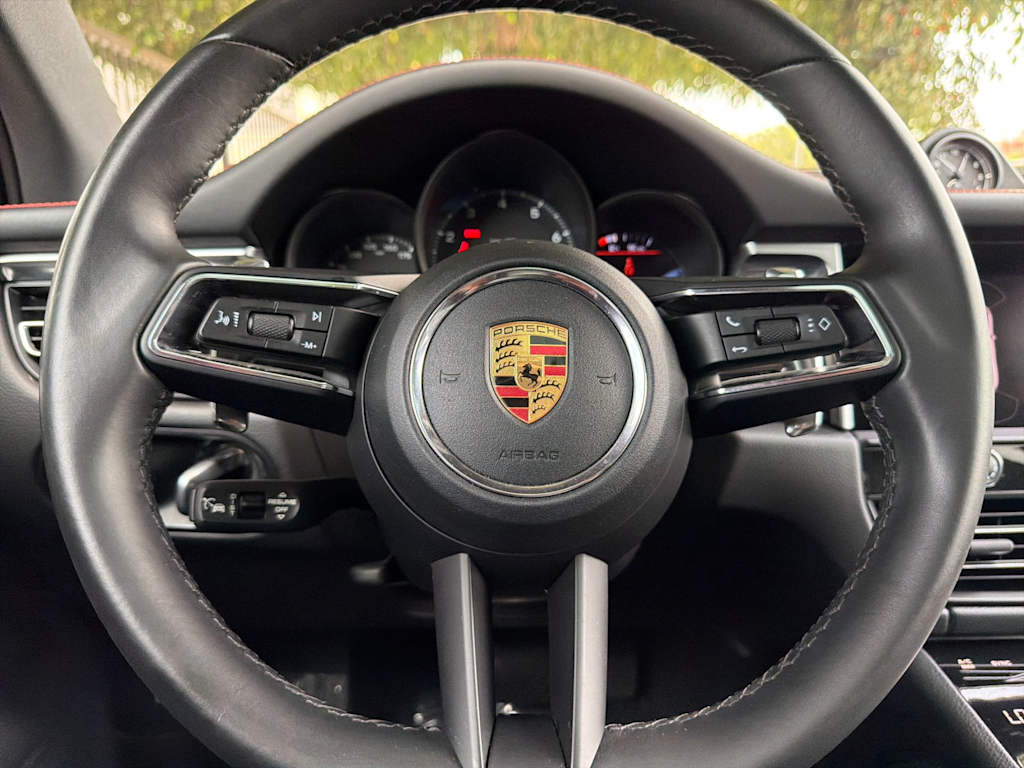 Thumbnail: 2023 Porsche Macan - 29
