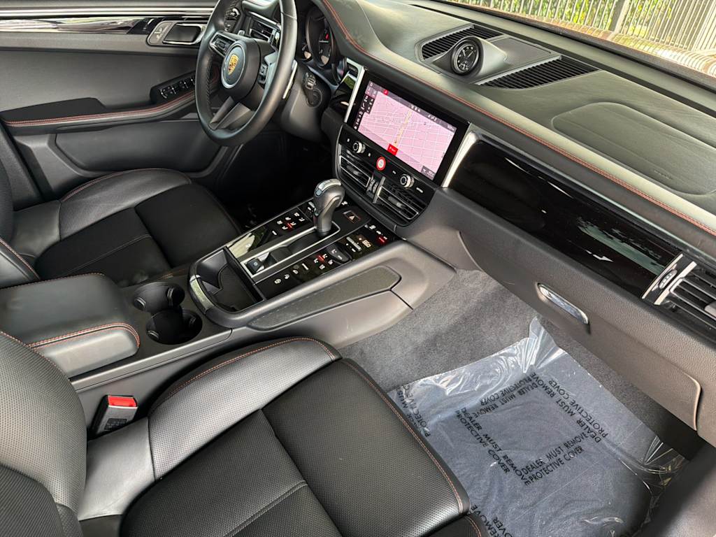 Thumbnail: 2023 Porsche Macan - 13