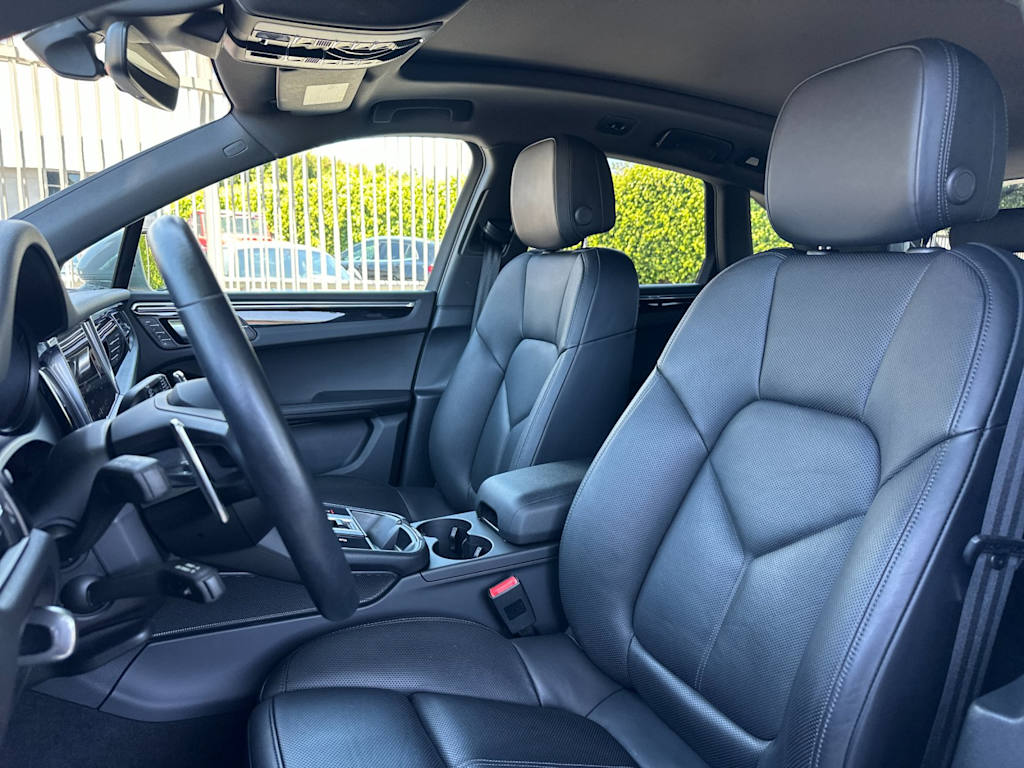 Thumbnail: 2025 Porsche Macan - 11