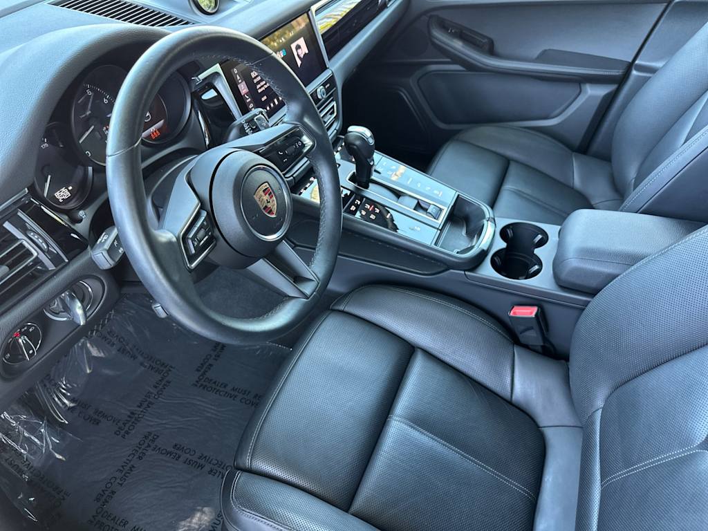 Thumbnail: 2025 Porsche Macan - 10