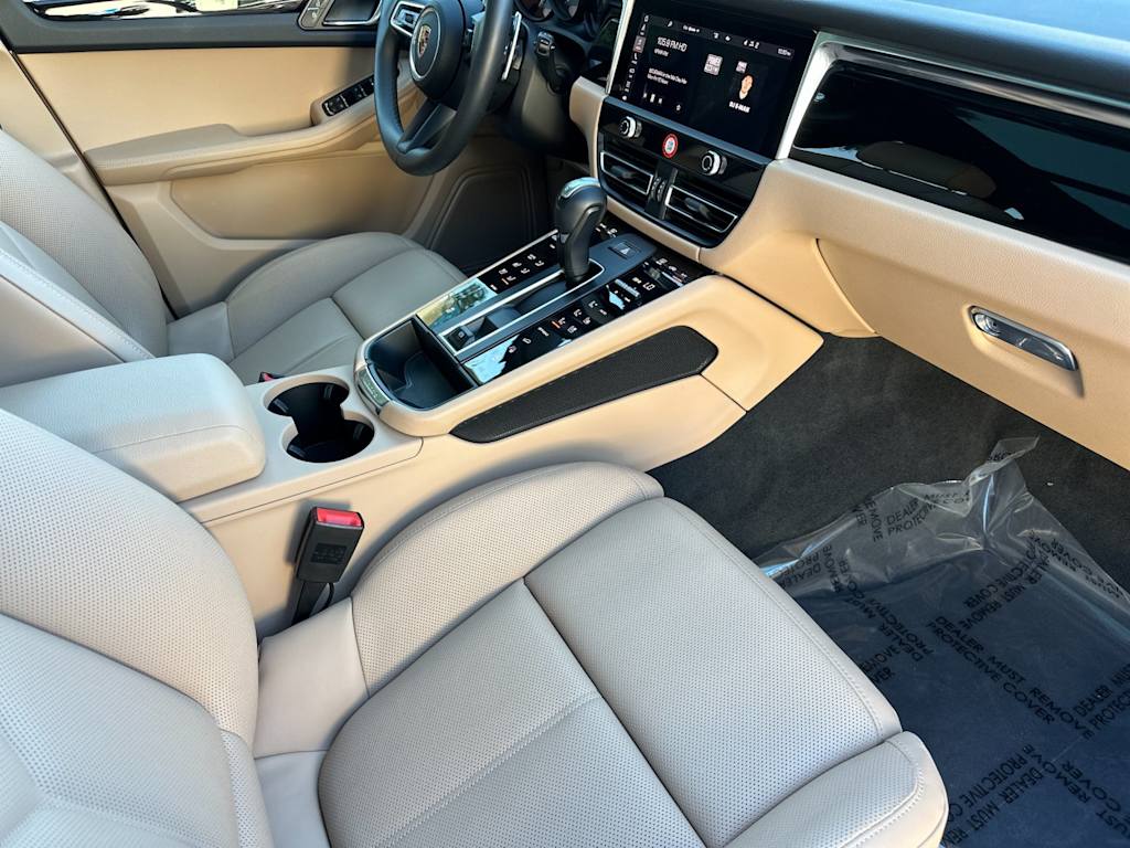 Thumbnail: 2025 Porsche Macan - 11