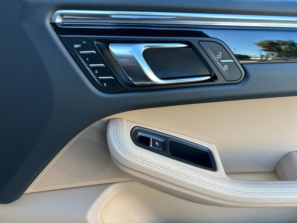 Thumbnail: 2025 Porsche Macan - 15