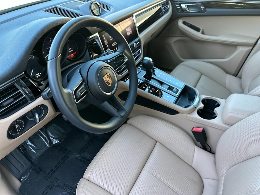 Thumbnail: 2025 Porsche Macan - 2