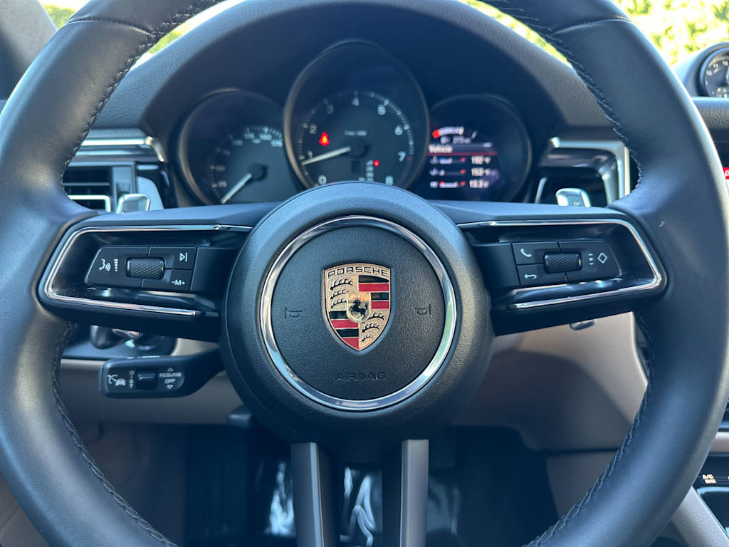 Thumbnail: 2025 Porsche Macan - 29