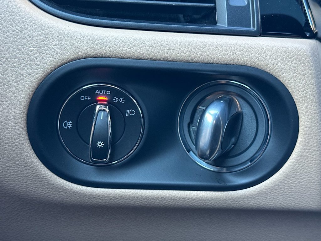 Thumbnail: 2025 Porsche Macan - 32