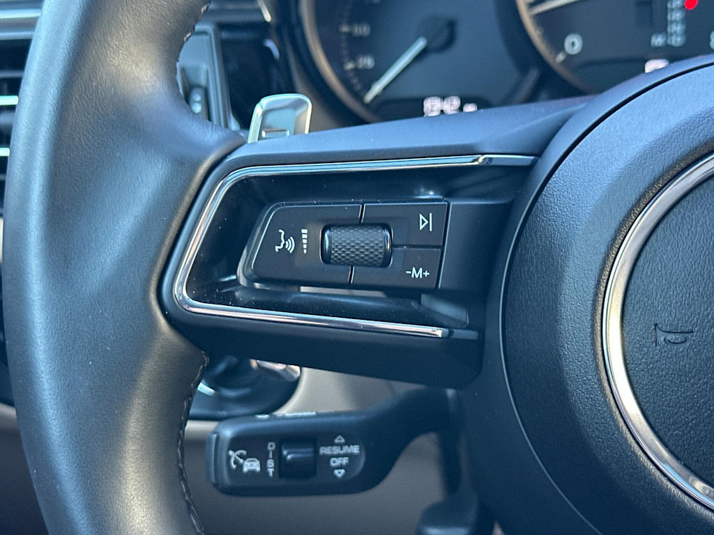 Thumbnail: 2025 Porsche Macan - 30