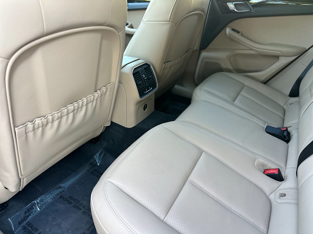 Thumbnail: 2025 Porsche Macan - 12