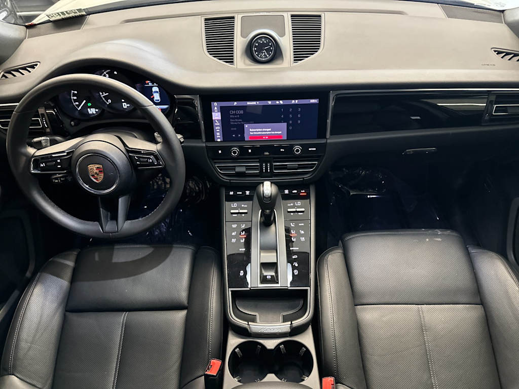 Thumbnail: 2025 Porsche Macan - 2