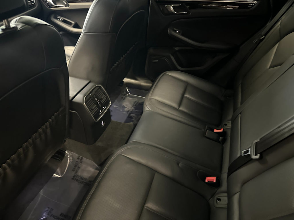 Thumbnail: 2025 Porsche Macan - 12