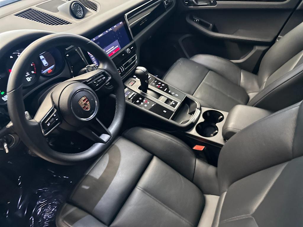 Thumbnail: 2025 Porsche Macan - 10
