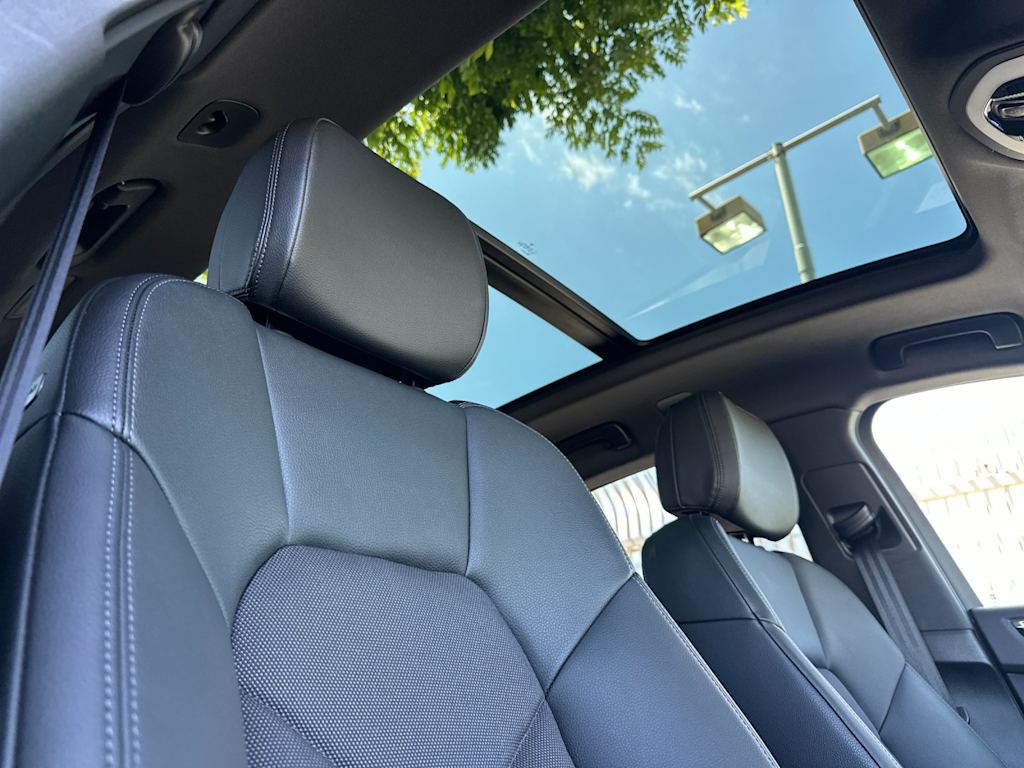 Thumbnail: 2025 Porsche Macan - 24