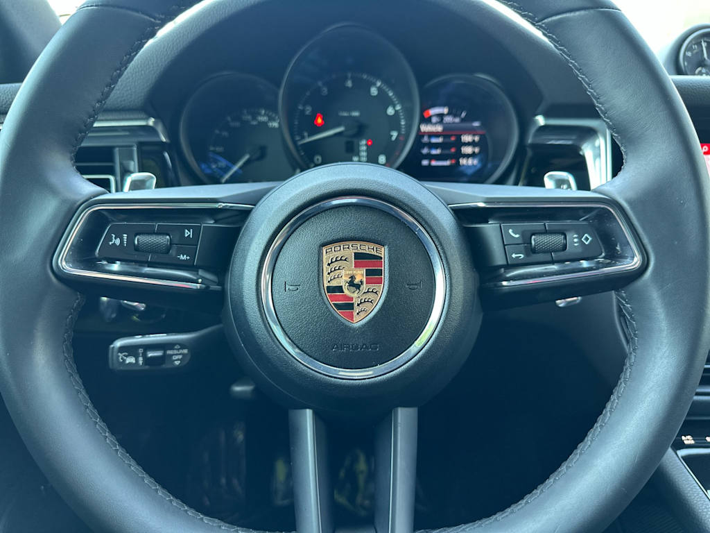 Thumbnail: 2025 Porsche Macan - 30
