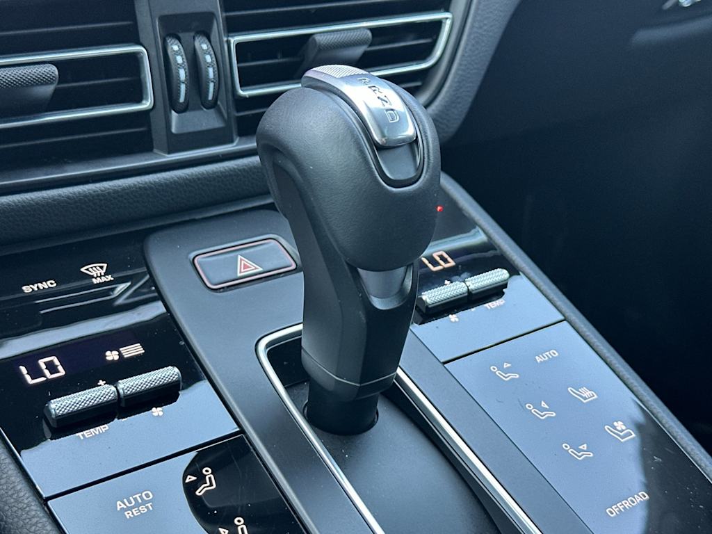 Thumbnail: 2025 Porsche Macan - 29