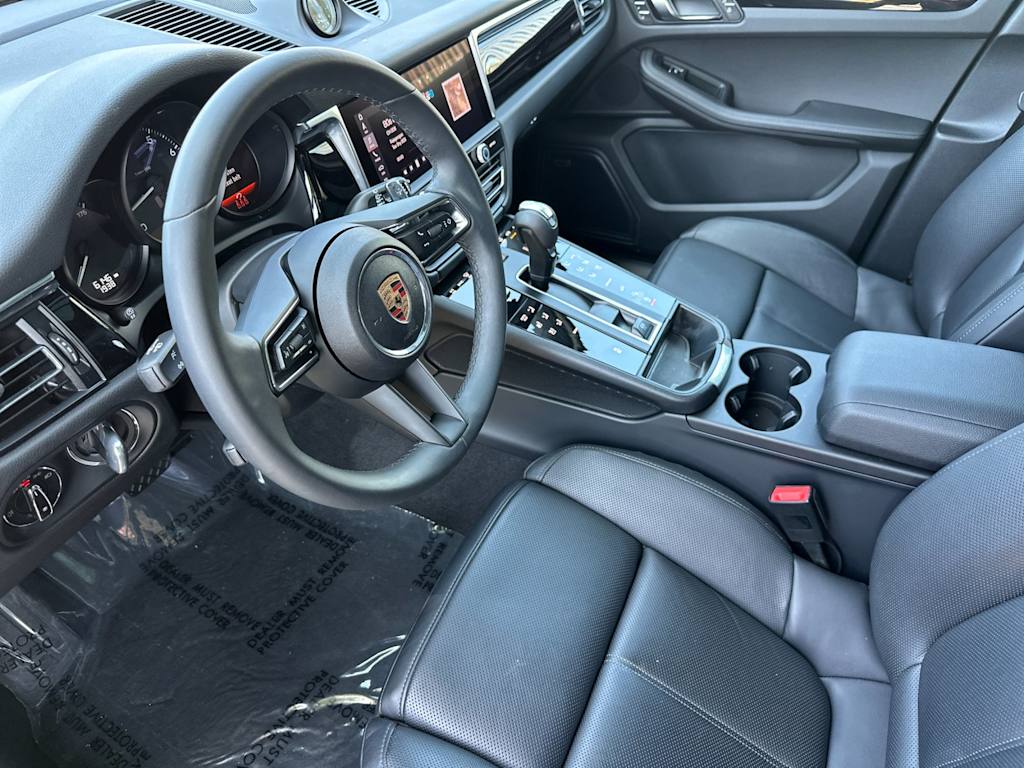 Thumbnail: 2025 Porsche Macan - 10