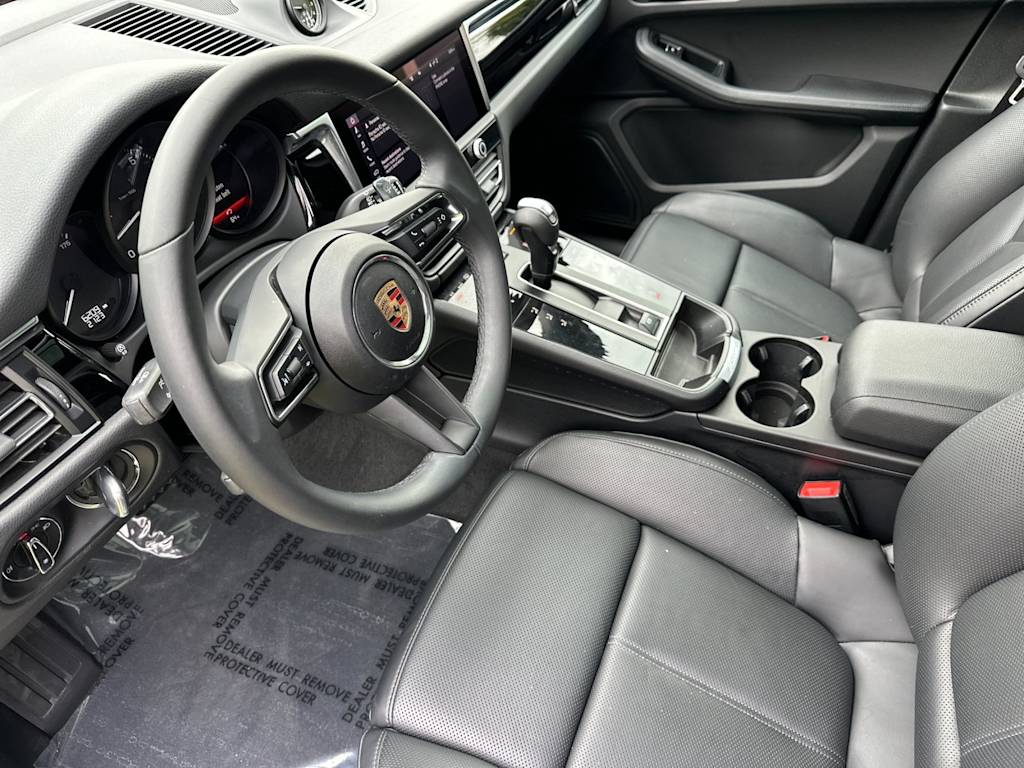 Thumbnail: 2025 Porsche Macan - 10