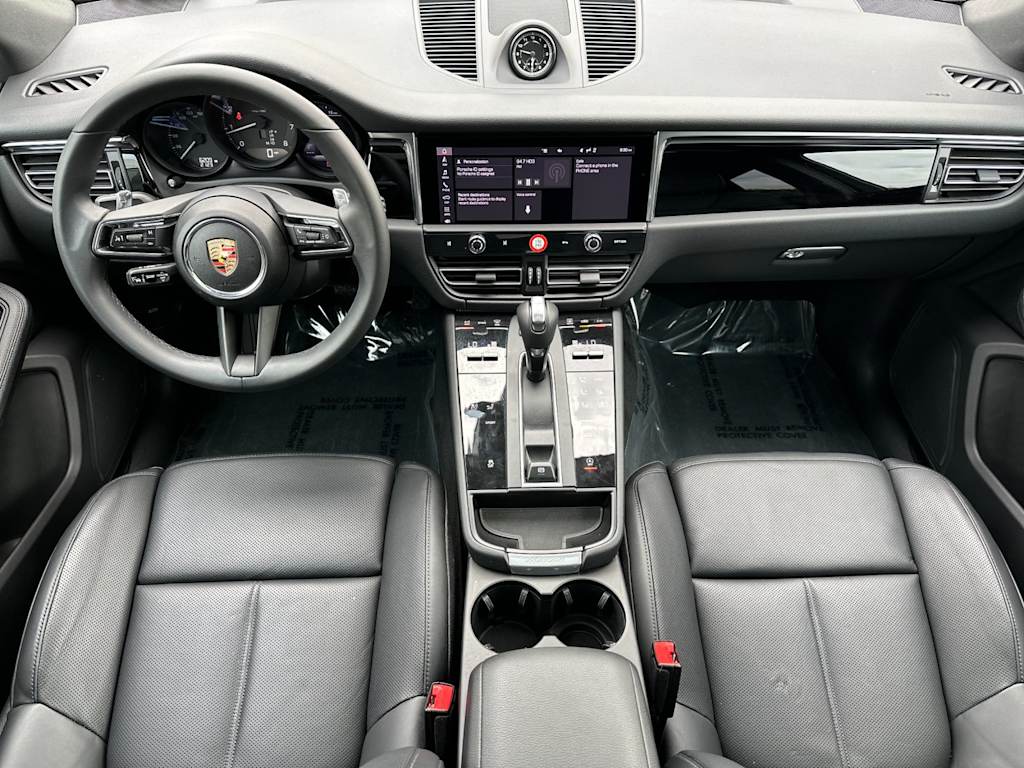 Thumbnail: 2025 Porsche Macan - 2