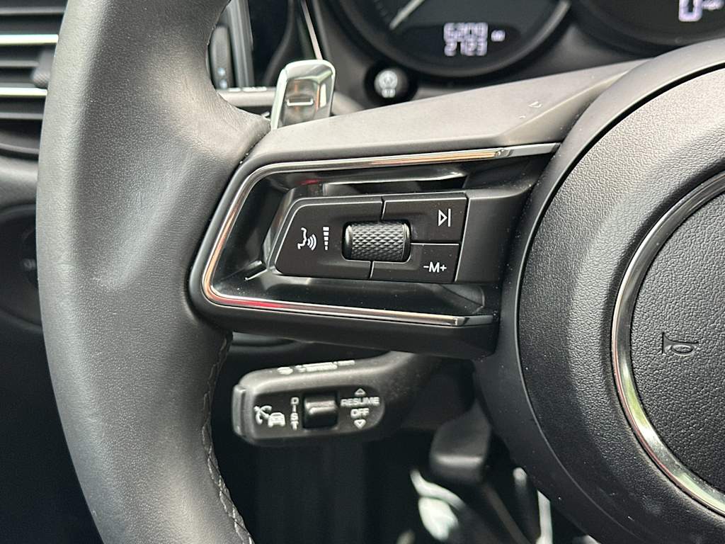 Thumbnail: 2025 Porsche Macan - 30