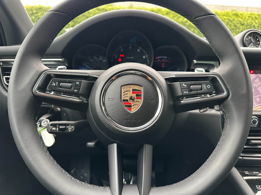Thumbnail: 2025 Porsche Macan - 29