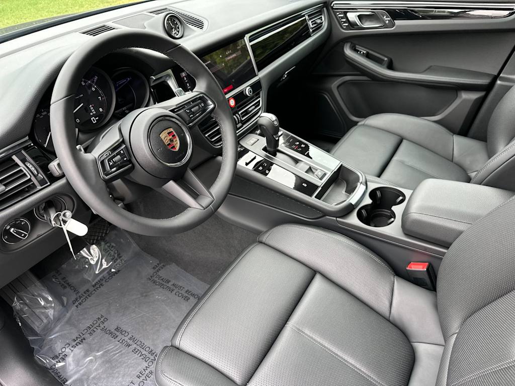 Thumbnail: 2025 Porsche Macan - 2