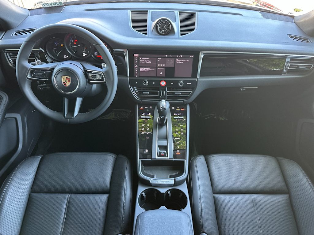 Thumbnail: 2025 Porsche Macan - 8