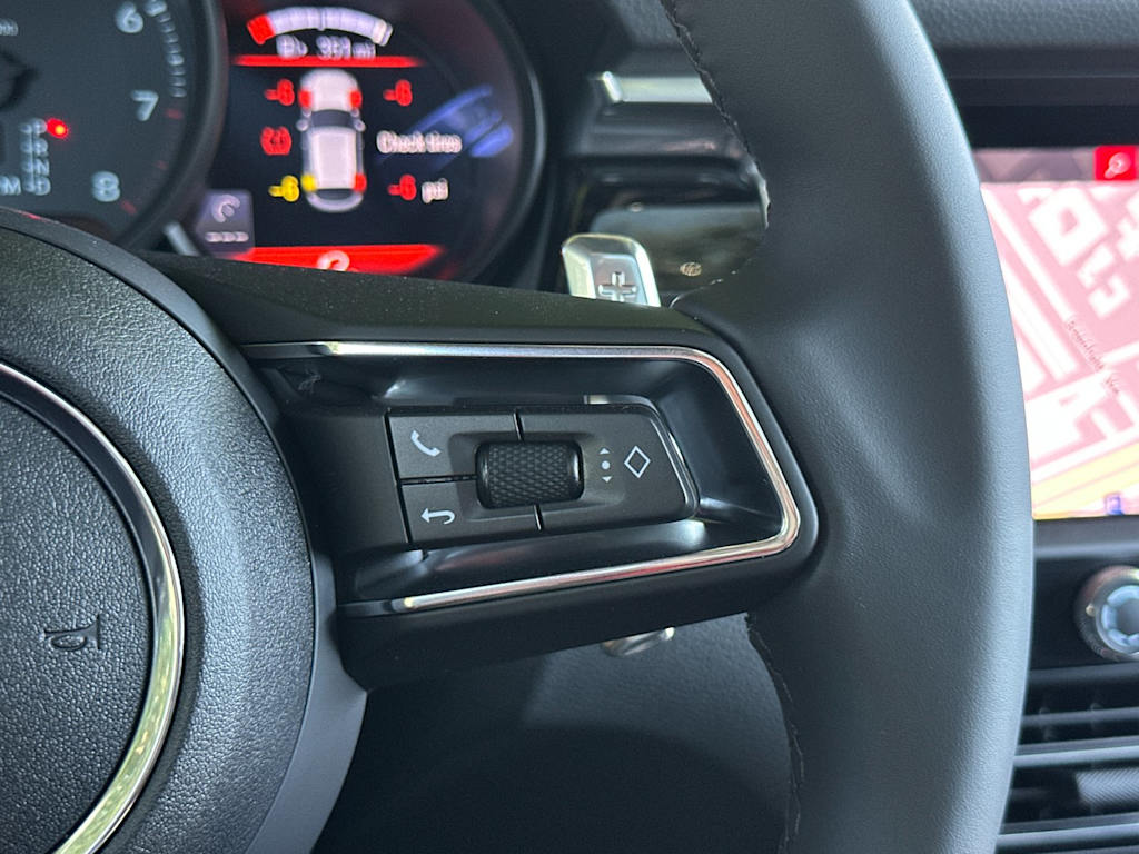 Thumbnail: 2025 Porsche Macan - 30