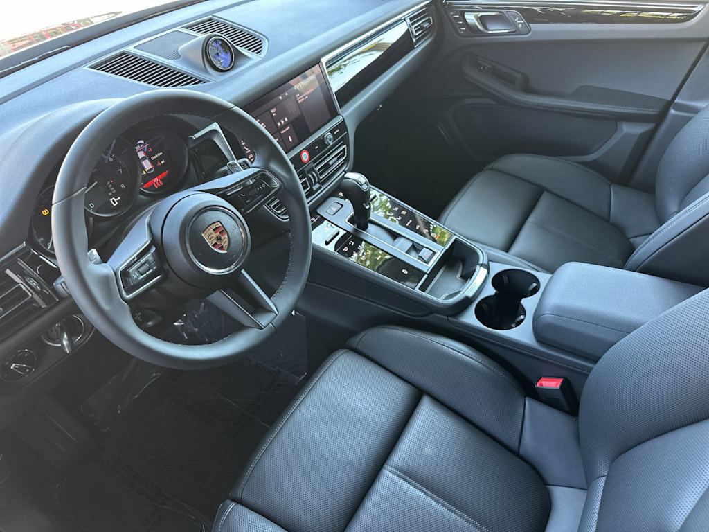 Thumbnail: 2025 Porsche Macan - 2