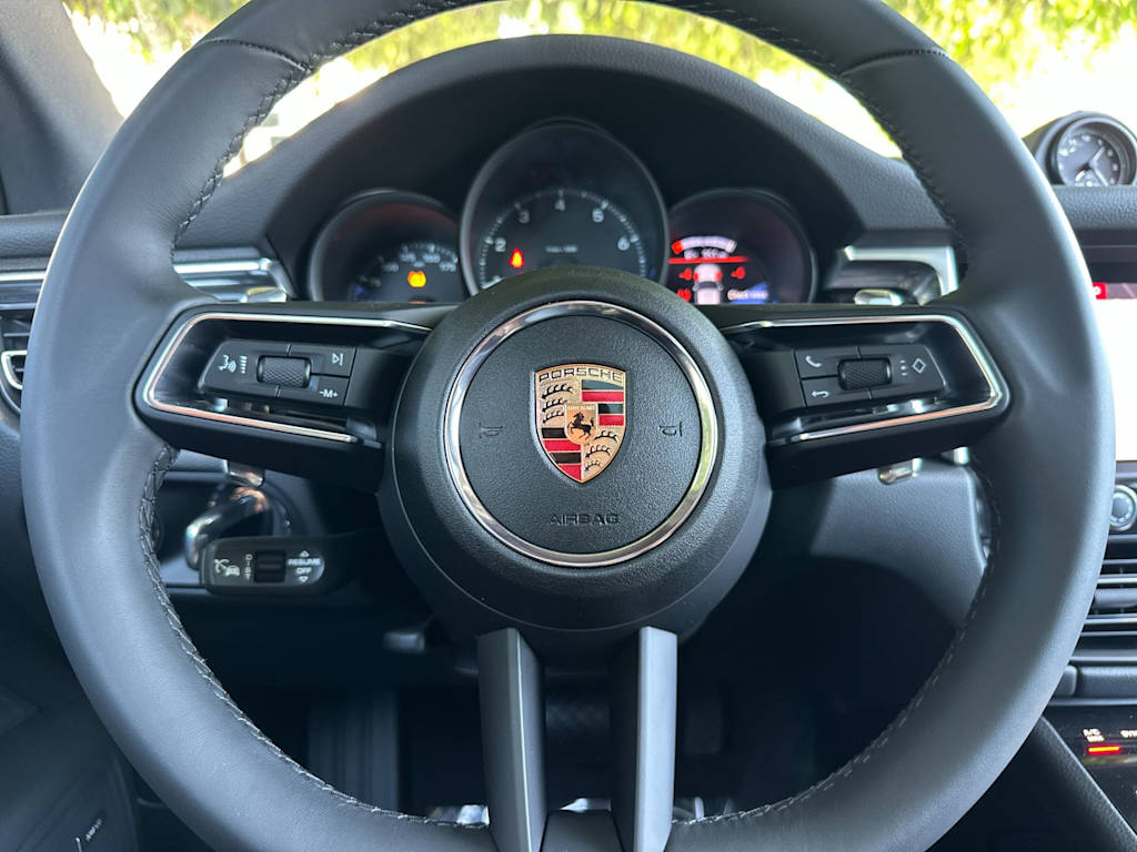 Thumbnail: 2025 Porsche Macan - 28