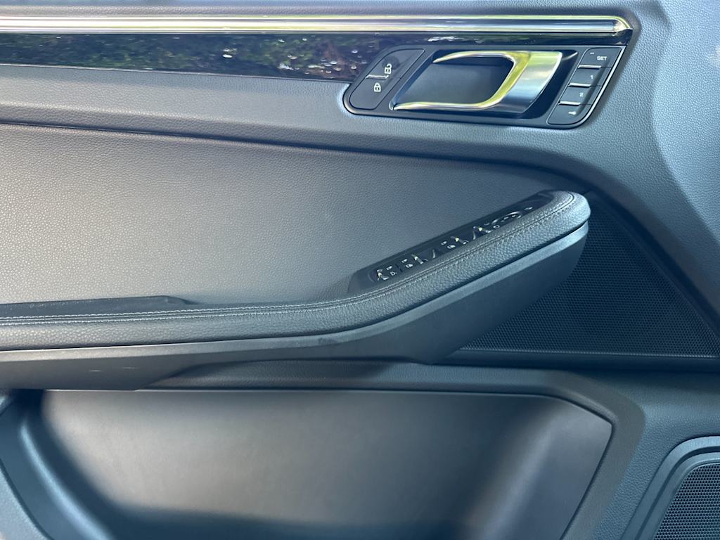 Thumbnail: 2025 Porsche Macan - 22