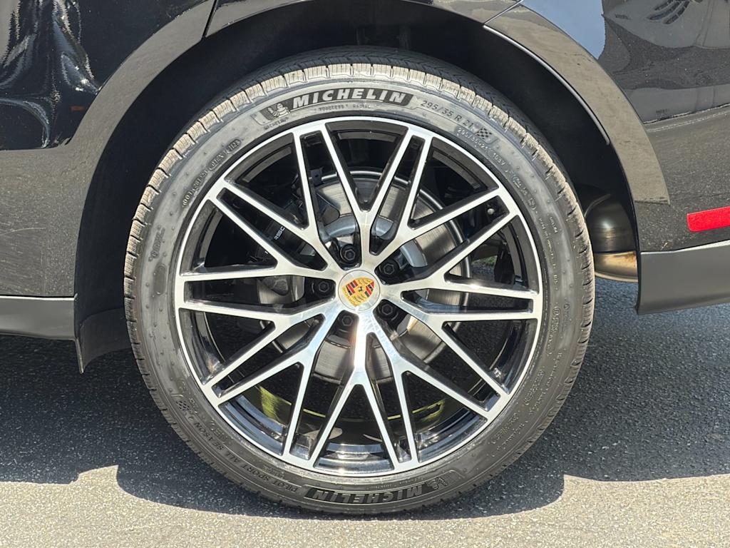 Thumbnail: 2026 Porsche Macan - 8