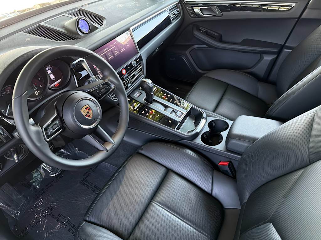 Thumbnail: 2026 Porsche Macan - 10