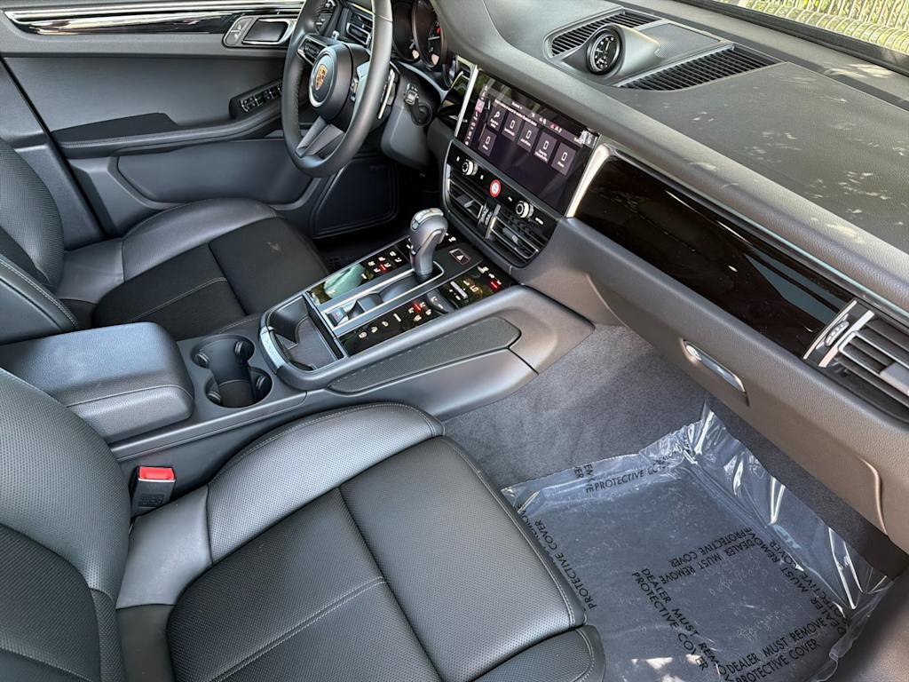 Thumbnail: 2026 Porsche Macan - 13