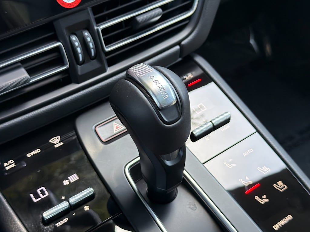 Thumbnail: 2026 Porsche Macan - 29