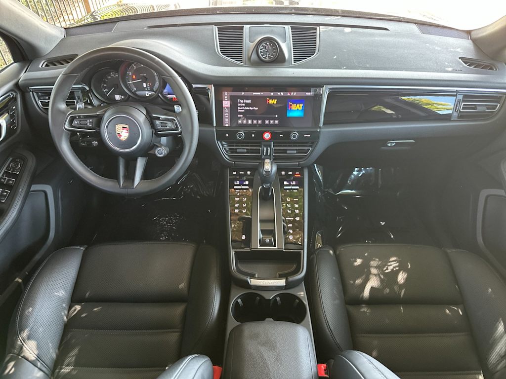 Thumbnail: 2026 Porsche Macan - 9