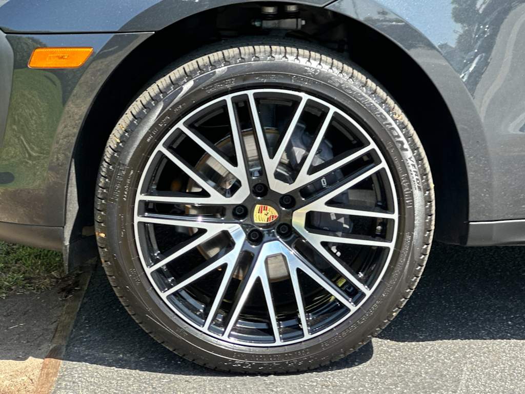 Thumbnail: 2026 Porsche Macan - 8