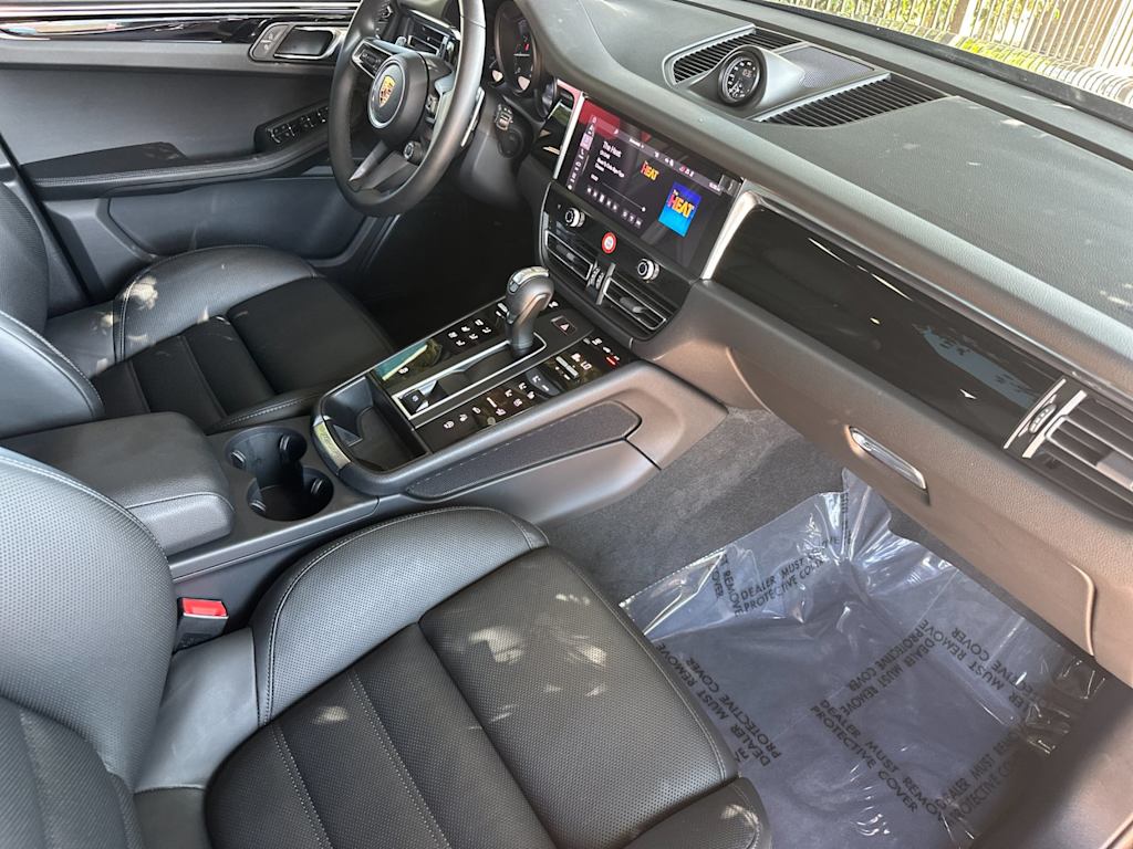 Thumbnail: 2026 Porsche Macan - 13