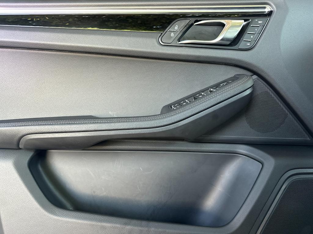 Thumbnail: 2026 Porsche Macan - 22