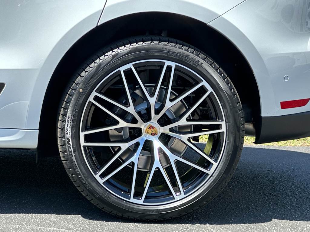 Thumbnail: 2026 Porsche Macan - 8