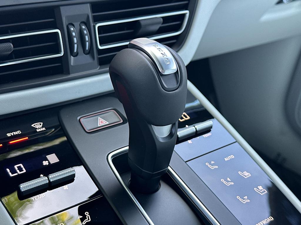 Thumbnail: 2026 Porsche Macan - 28