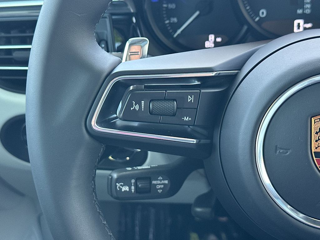 Thumbnail: 2026 Porsche Macan - 30