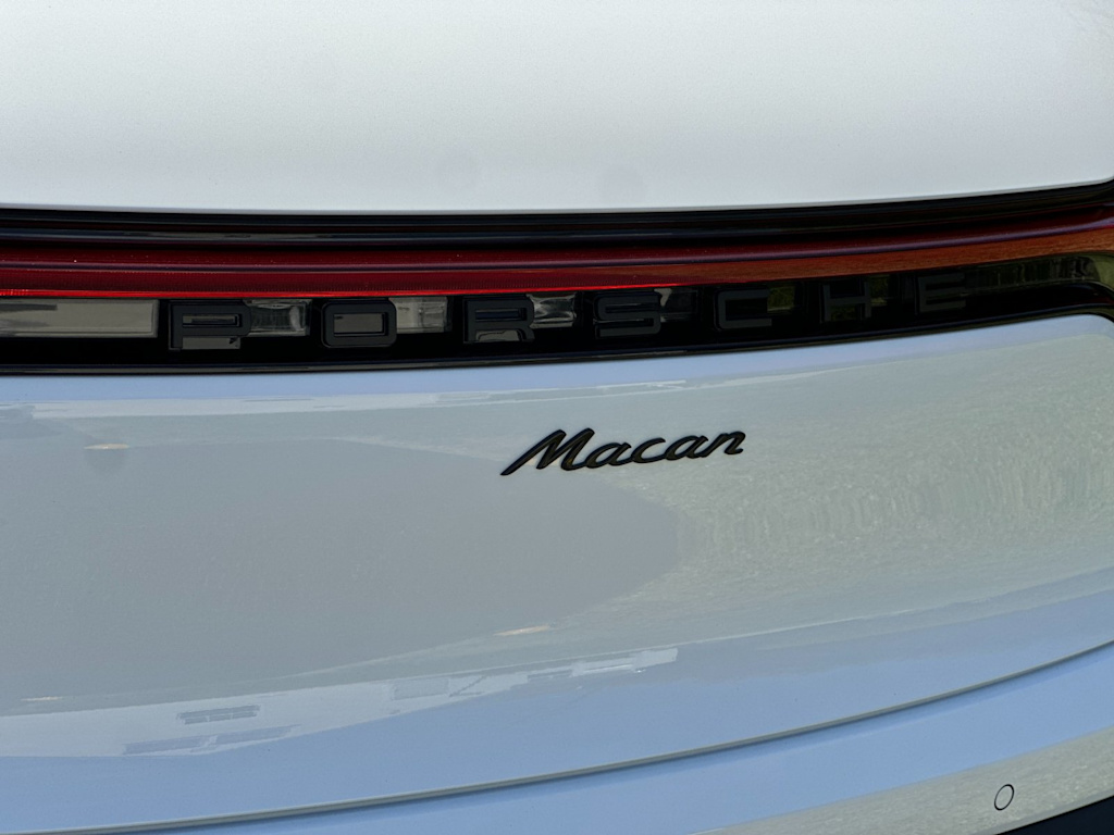 Thumbnail: 2026 Porsche Macan - 7