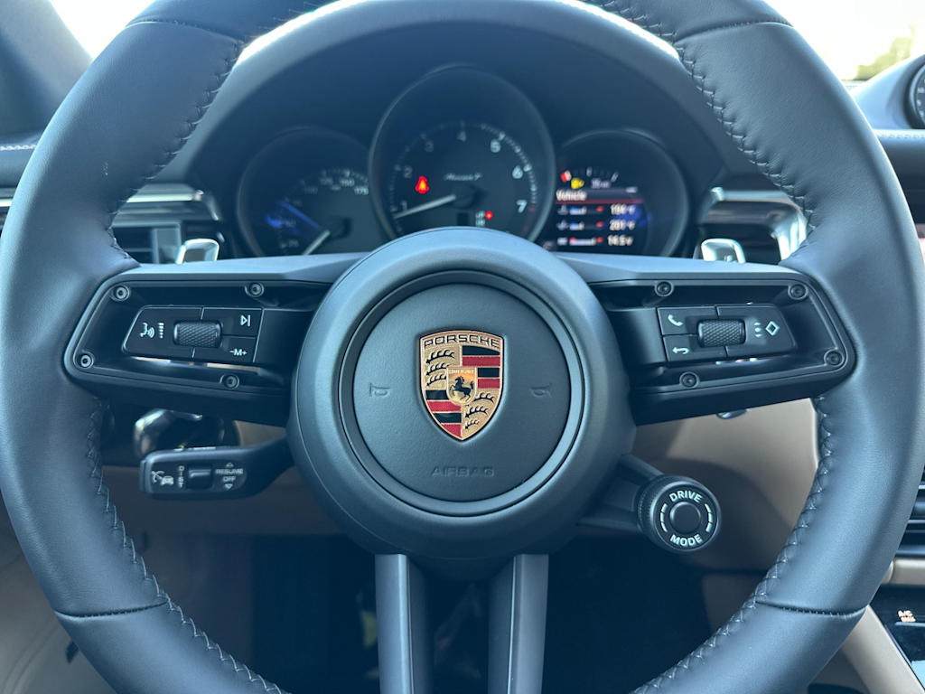Thumbnail: 2026 Porsche Macan - 29
