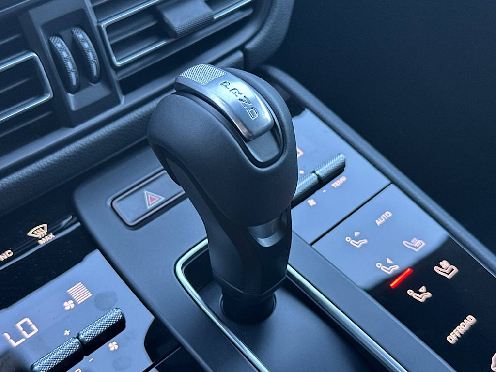 Thumbnail: 2026 Porsche Macan - 29