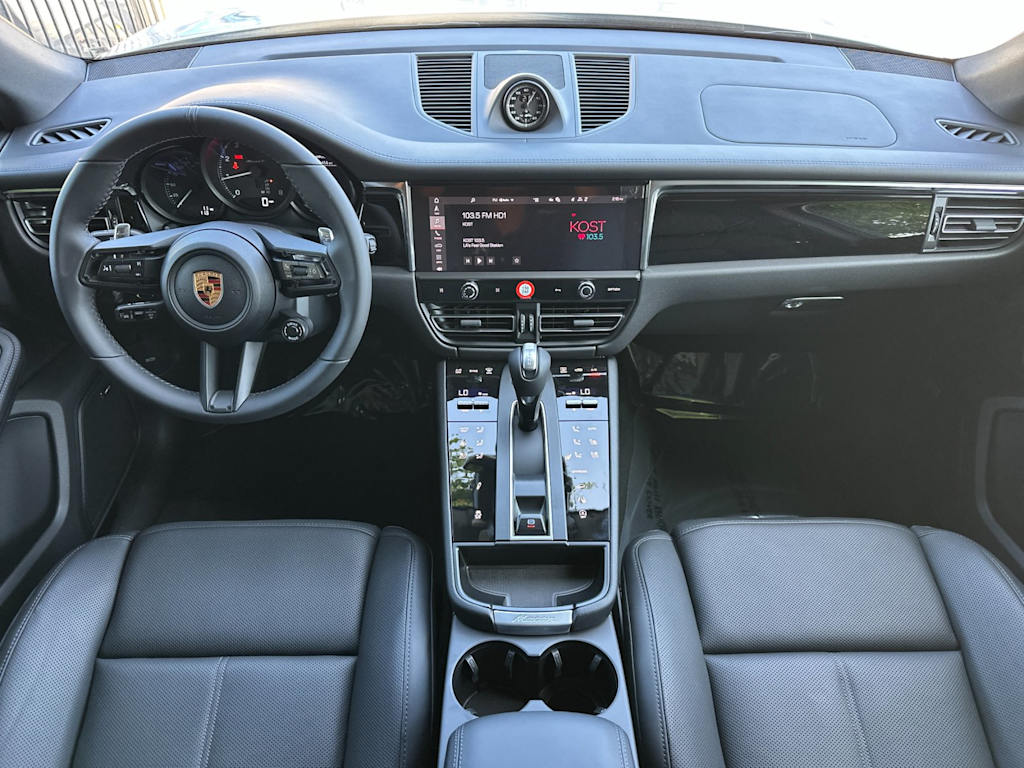 Thumbnail: 2026 Porsche Macan - 2