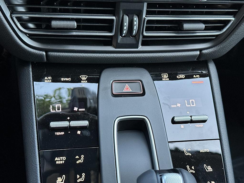 Thumbnail: 2026 Porsche Macan - 14