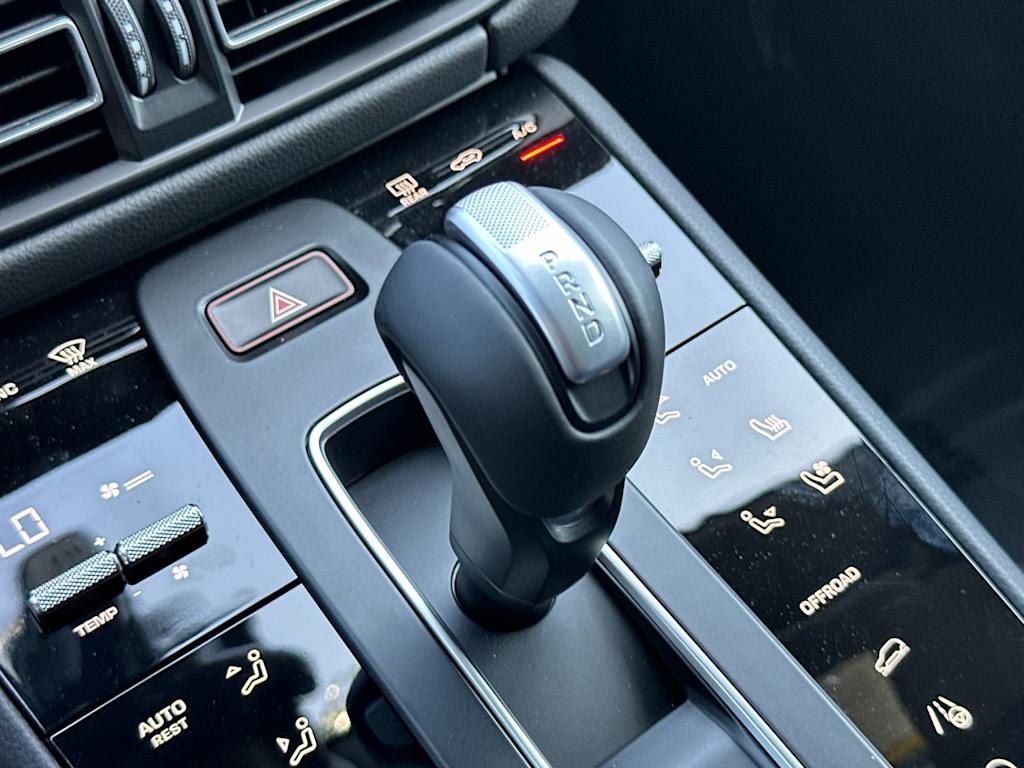 Thumbnail: 2026 Porsche Macan - 29