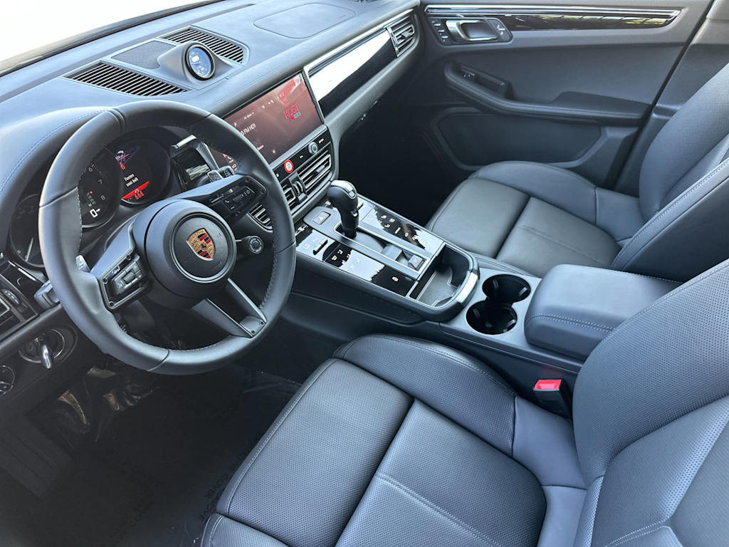 Thumbnail: 2026 Porsche Macan - 9