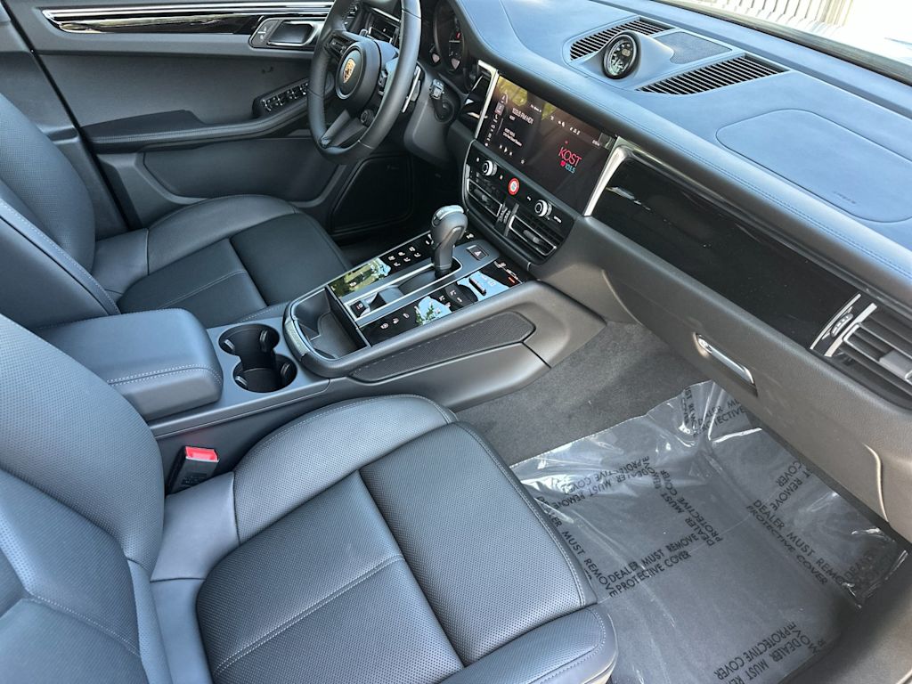 Thumbnail: 2026 Porsche Macan - 23